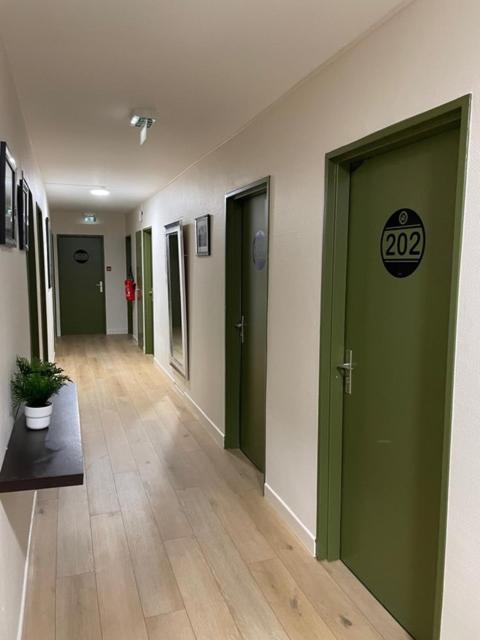 绿色橡树斯涛特尔酒店 莱萨布勒-多洛讷 外观 照片